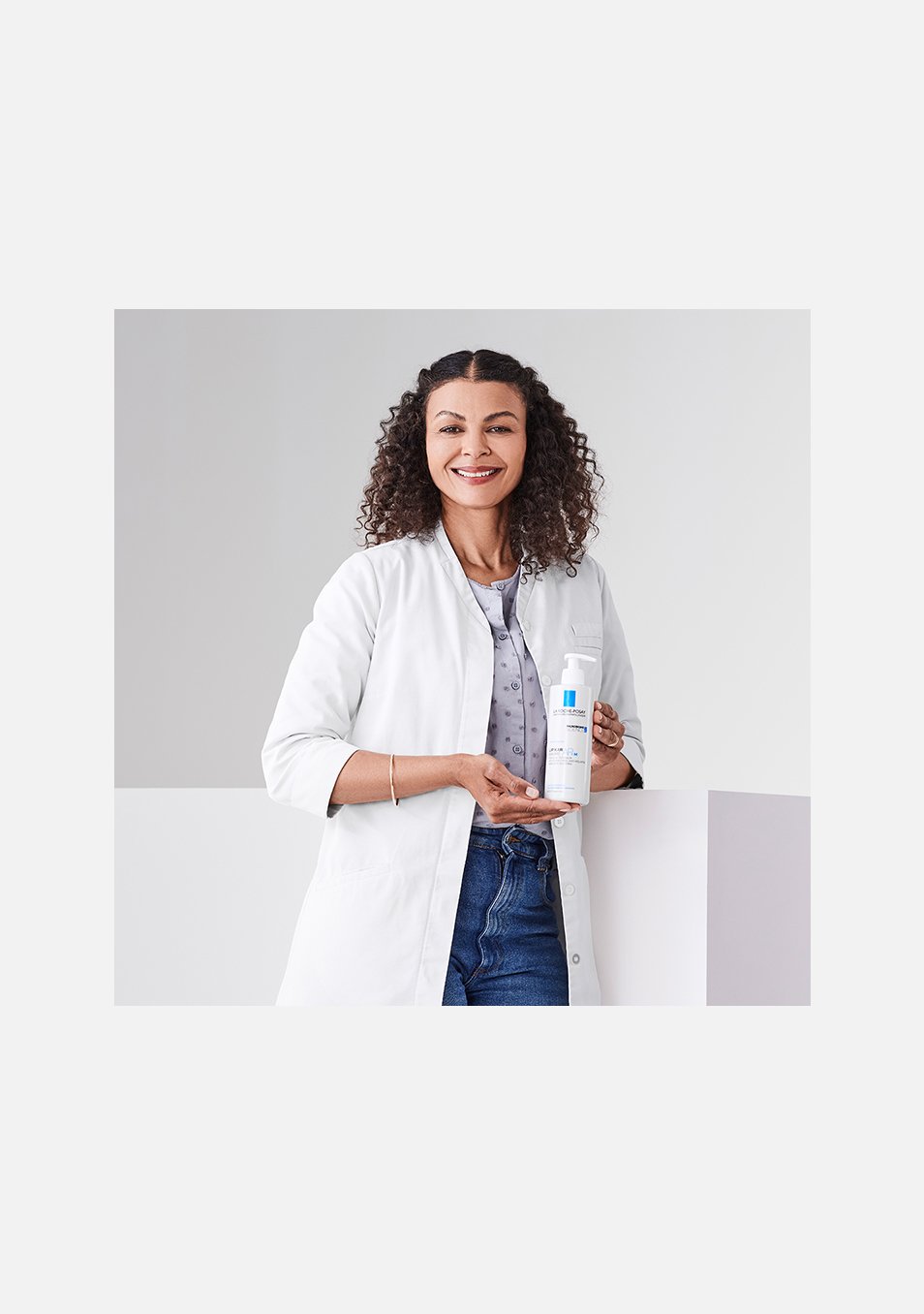 https://www.laroche-posay.fi/-/media/project/loreal/brand-sites/lrp/emea/nordics/simple-page/landing-page/flip-cards-carrousel/flip-card-images/flipcard-02-background-mariam_954x1356.jpg
