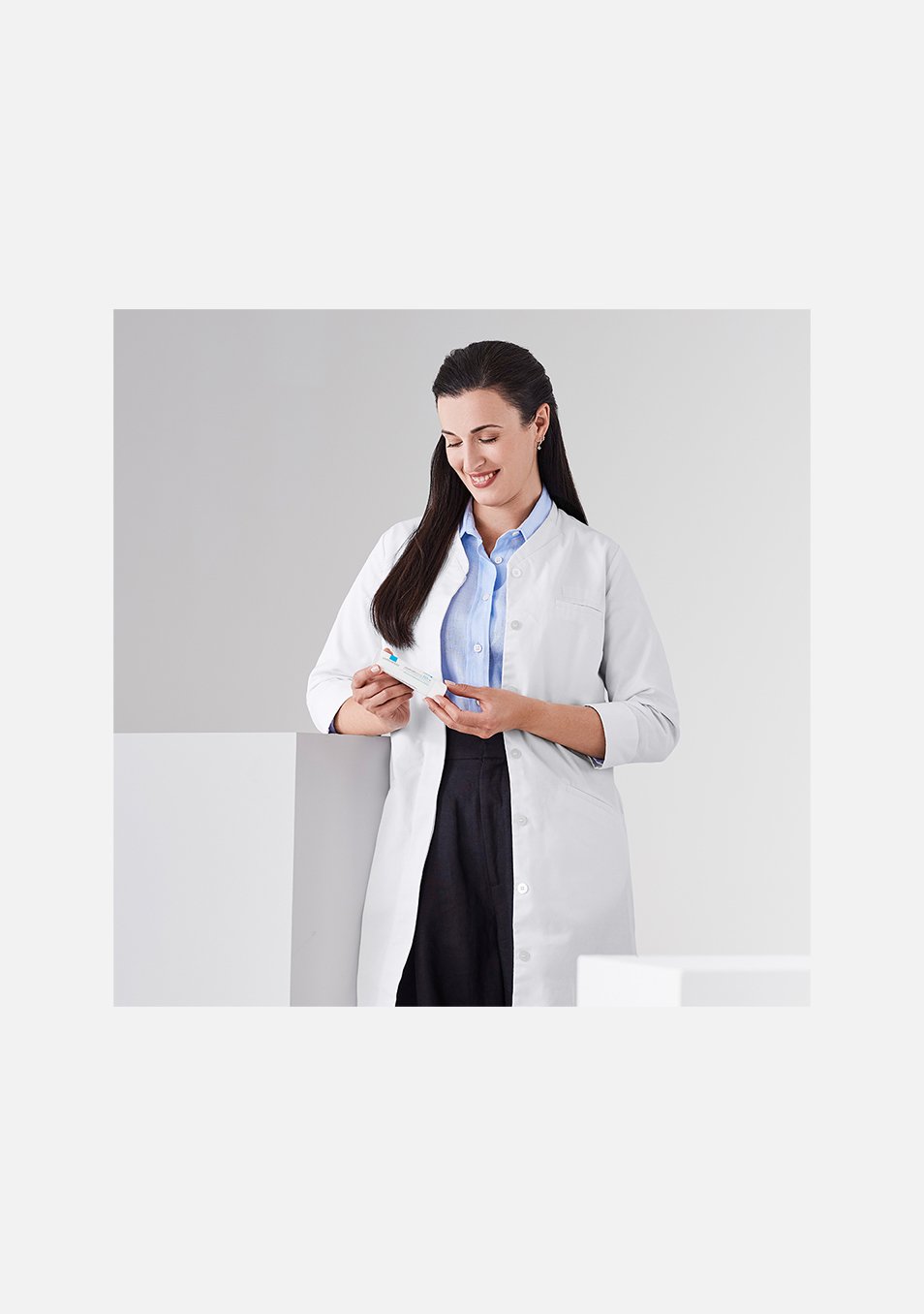https://www.laroche-posay.fi/-/media/project/loreal/brand-sites/lrp/emea/nordics/simple-page/landing-page/flip-cards-carrousel/flip-card-images/flipcard-03-background-arna_954x1356.jpg